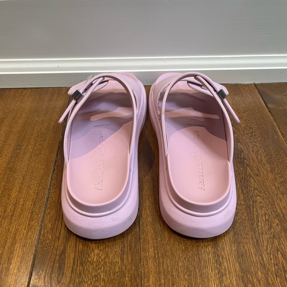 Alexander McQueen lavender rubber sandals - Picture 4 of 4